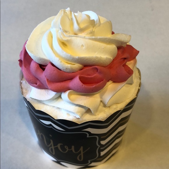 Customizable large cupcake bathbombs - Picture 3 of 4